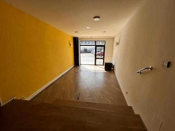 Local commercial et appartement en plein centre de Rabastens !