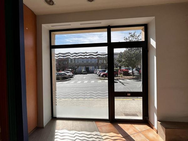 Local commercial et appartement en plein centre de Rabastens !