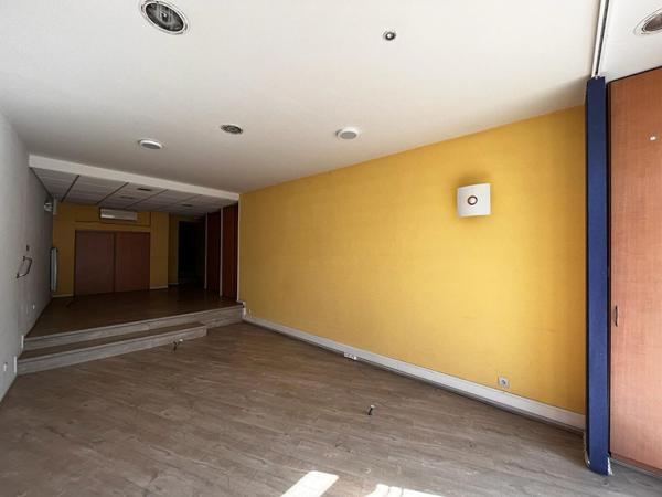 Local commercial et appartement en plein centre de Rabastens !