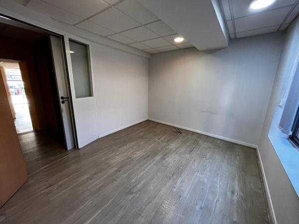 Local commercial et appartement en plein centre de Rabastens !