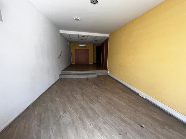 Local commercial et appartement en plein centre de Rabastens !