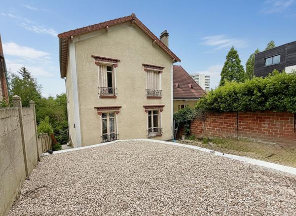 Maison Chaville 7 pièces 150 m2 4 chambres 460 m² terrain face foret