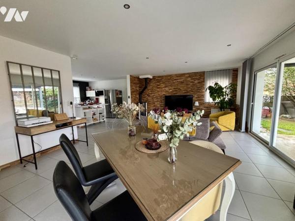 Maison de plain-pied moderne, jardin ouest, garage