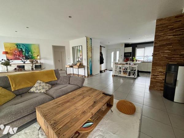 Maison de plain-pied moderne, jardin ouest, garage