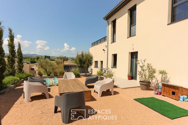 La contemporaine aux lignes épurées