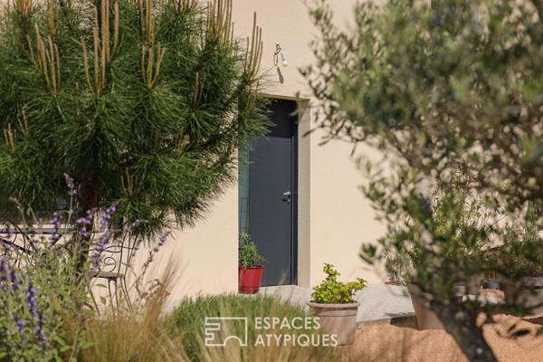 La contemporaine aux lignes épurées