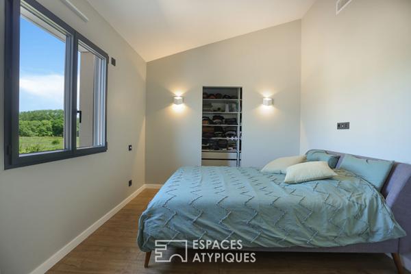 La contemporaine aux lignes épurées