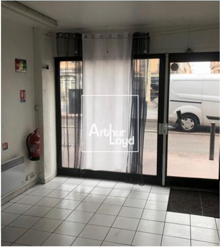 LOCATION BUREAUX DE 40 m² EN REZ-DE-CHAUSSÉE AVEC VITRINE - VISIBILITÉ EXCEPTIONNELLE QUARTIER SAINT-CYPRIEN