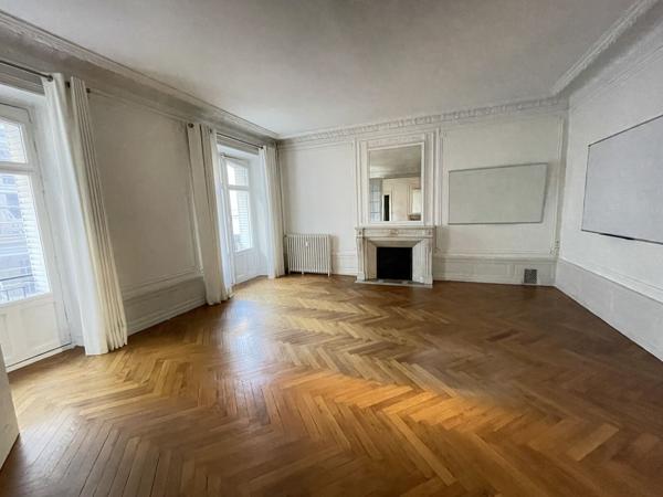 Bureaux à louer 317 m² Nantes centre ville emplacement de choix