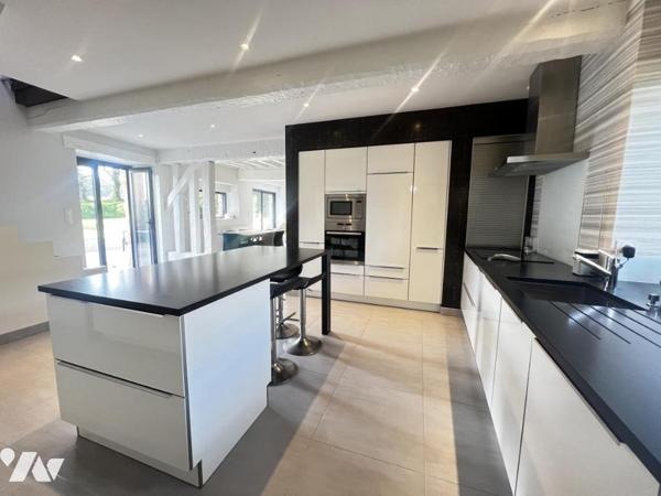 A 5 min de BAGNOLES DE L'ORNE et LA FERTE MACE, maison 4 ch, garages, terrain