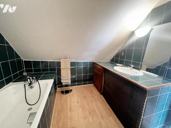 A 5 min de BAGNOLES DE L'ORNE et LA FERTE MACE, maison 4 ch, garages, terrain