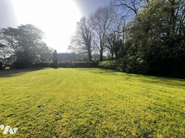 A 5 min de BAGNOLES DE L'ORNE et LA FERTE MACE, maison 4 ch, garages, terrain