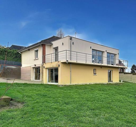 Maison de ville, de plain pied avec appartement en sous-sol proche commerces