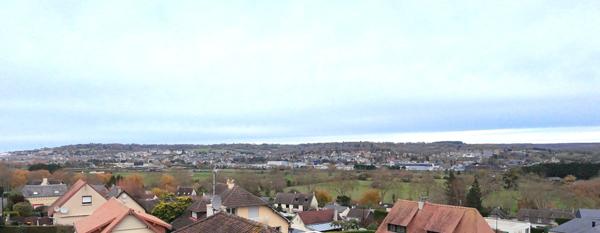 Maison de ville, de plain pied avec appartement en sous-sol proche commerces