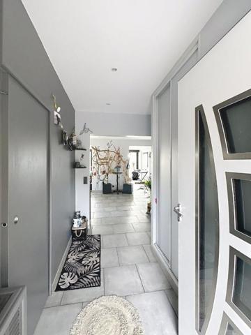 Maison de ville, de plain pied avec appartement en sous-sol proche commerces