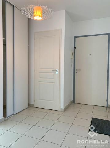 Aytré centre, appartement lumineux de 60m2, 2 chambres avec balcon et garage privatif.