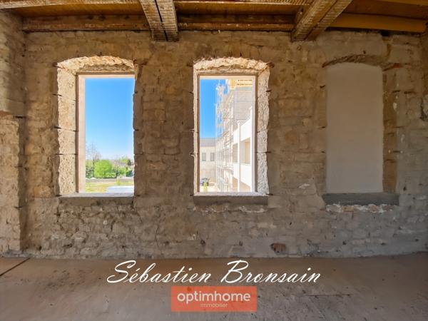 Le meilleur des deux mondes : une maison dans une résidence !