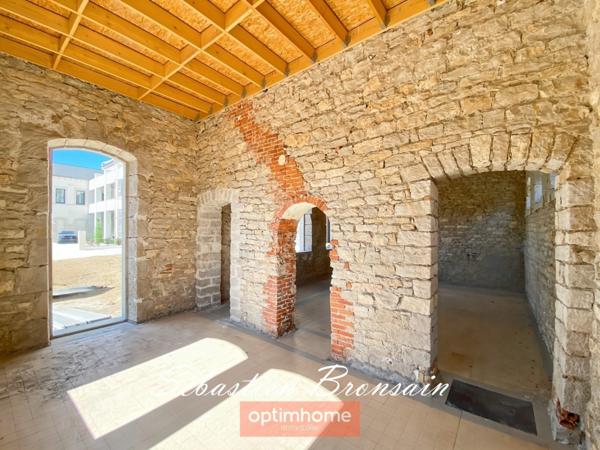 Le meilleur des deux mondes : une maison dans une résidence !