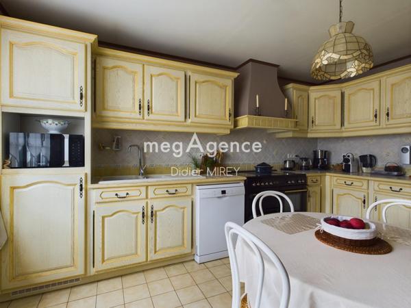 Maison à AIX-VILLEMAUR-PALIS, 10160 - 5 pièces 147m²