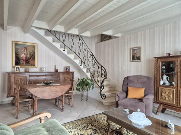 Charmante maison en plein coeur d'Aigre Idéalement située !