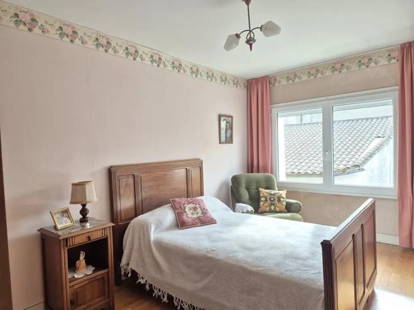 Charmante maison en plein coeur d'Aigre Idéalement située !