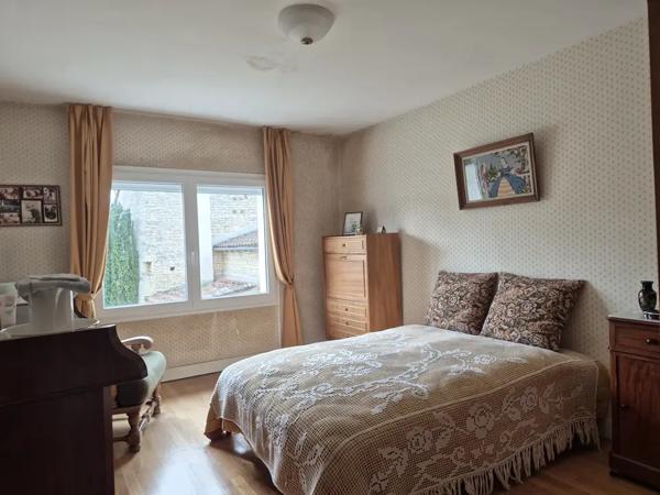 Charmante maison en plein coeur d'Aigre Idéalement située !