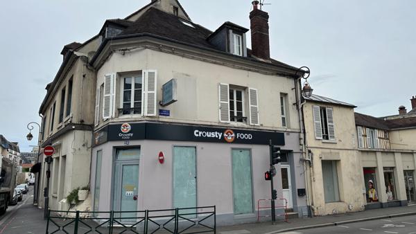 Studio meublé à louer situé en centre ville de Compiègne