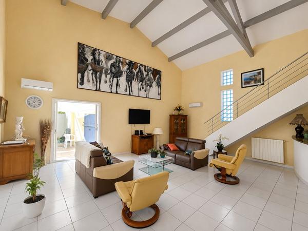 Maison Balaruc Les Bains 5 pièce(s) 193 m2+ T2 indépendant