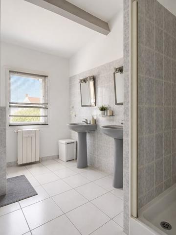 Maison Balaruc Les Bains 5 pièce(s) 193 m2+ T2 indépendant