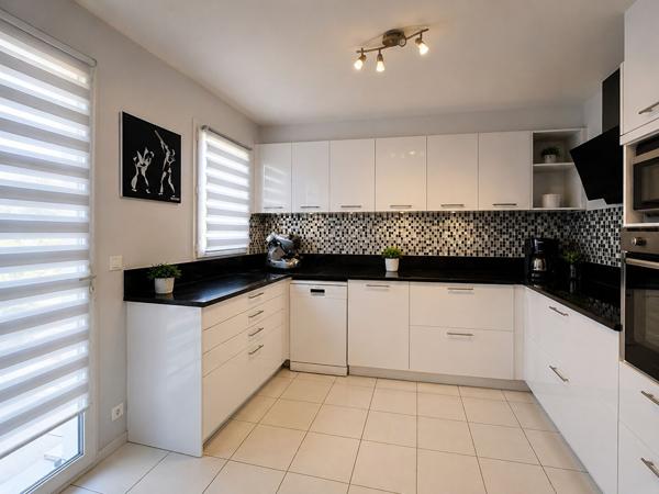 Maison Balaruc Les Bains 5 pièce(s) 193 m2+ T2 indépendant