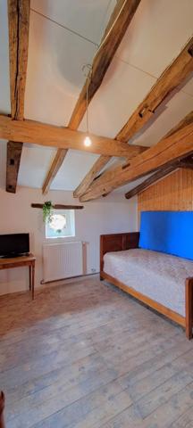 Entre Bazas et Langon -Maison en pierre -5 chambres ,  dépendance attenante , 1700 de terrain clos .33430