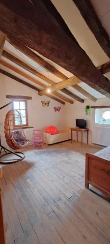 Entre Bazas et Langon -Maison en pierre -5 chambres ,  dépendance attenante , 1700 de terrain clos .33430