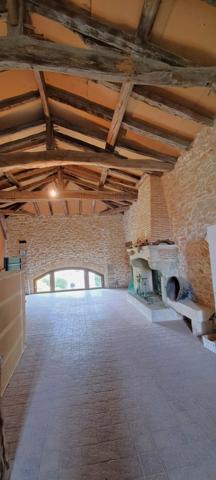 Entre Bazas et Langon -Maison en pierre -5 chambres ,  dépendance attenante , 1700 de terrain clos .33430