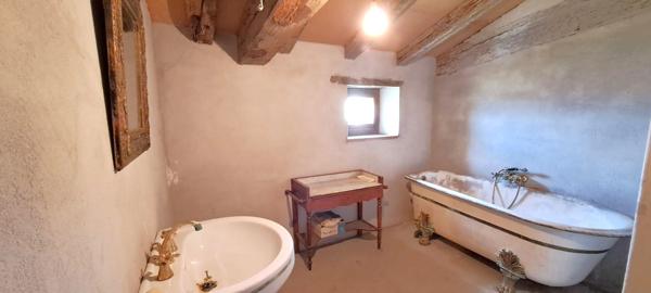 Entre Bazas et Langon -Maison en pierre -5 chambres ,  dépendance attenante , 1700 de terrain clos .33430