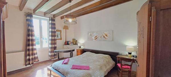 Entre Bazas et Langon -Maison en pierre -5 chambres ,  dépendance attenante , 1700 de terrain clos .33430