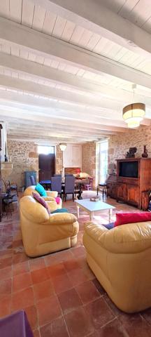 Entre Bazas et Langon -Maison en pierre -5 chambres ,  dépendance attenante , 1700 de terrain clos .33430