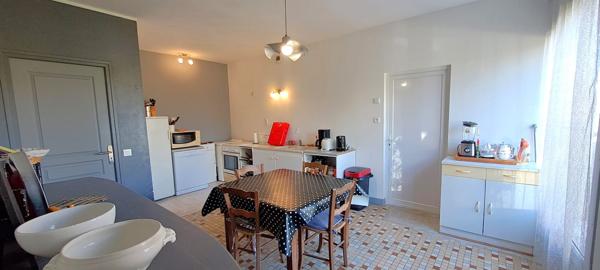 Entre Bazas et Langon -Maison en pierre -5 chambres ,  dépendance attenante , 1700 de terrain clos .33430