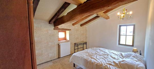 Entre Bazas et Langon -Maison en pierre -5 chambres ,  dépendance attenante , 1700 de terrain clos .33430