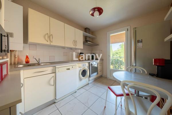 Appartement t4, terasse, 2 parkings, 1 cave