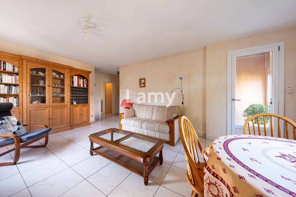 Appartement t4, terasse, 2 parkings, 1 cave