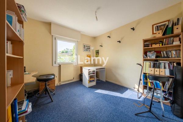 Appartement t4, terasse, 2 parkings, 1 cave