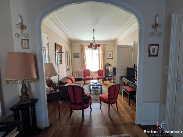 Maison 53000 10 pièce(s) 255 m2