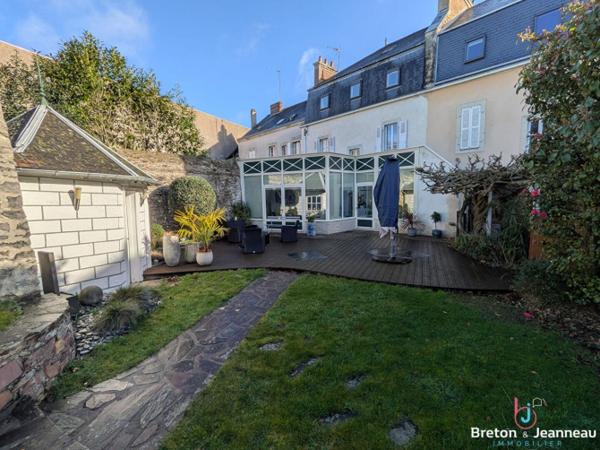 Maison 53000 10 pièce(s) 255 m2