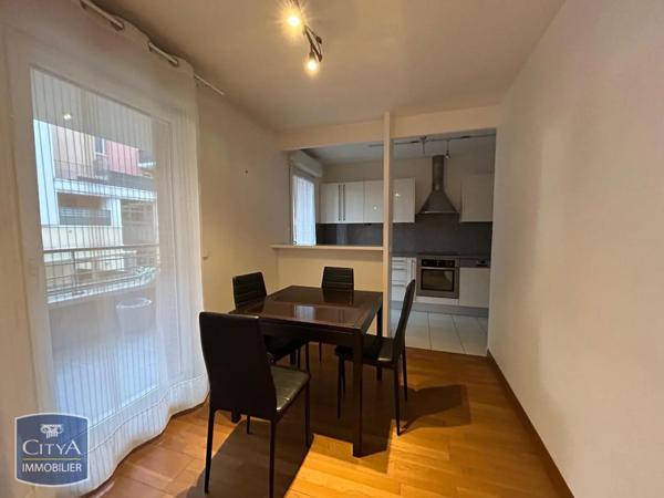 Appartement à louer 4 pièces 73.74m²