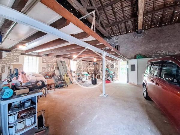 Pineuilh: maison en pierre de 137m² avec grange en bord de Dordogne