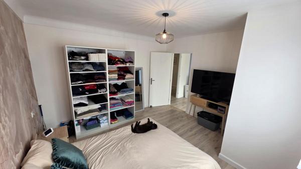 Maison en pierre entièrement rénovée, 173,30 m², six chambres, garage et jardin clos de 994 m² · Rostrenen (22)