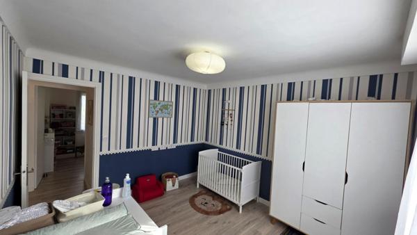 Maison en pierre entièrement rénovée, 173,30 m², six chambres, garage et jardin clos de 994 m² · Rostrenen (22)
