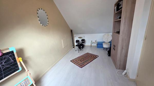Maison en pierre entièrement rénovée, 173,30 m², six chambres, garage et jardin clos de 994 m² · Rostrenen (22)