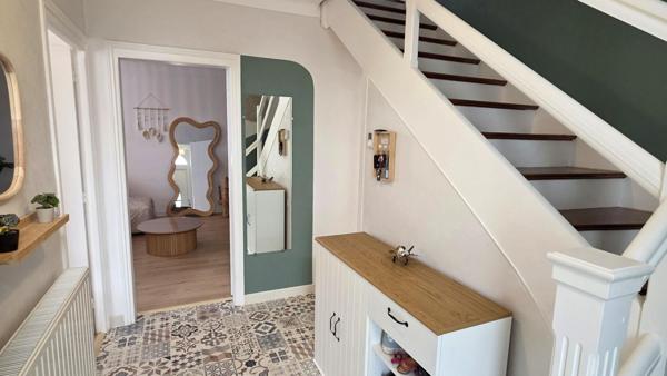 Maison en pierre entièrement rénovée, 173,30 m², six chambres, garage et jardin clos de 994 m² · Rostrenen (22)