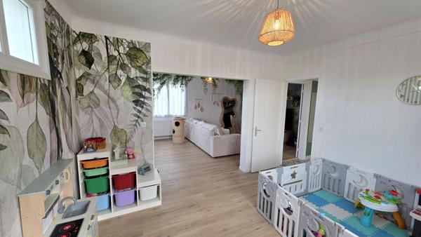 Maison en pierre entièrement rénovée, 173,30 m², six chambres, garage et jardin clos de 994 m² · Rostrenen (22)